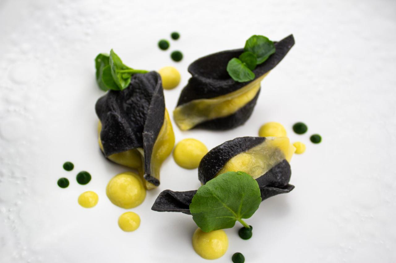 Chateau D'Origny, Chambres D'Hotes Et Restaurant Gastronomique Ouches Exterior photo